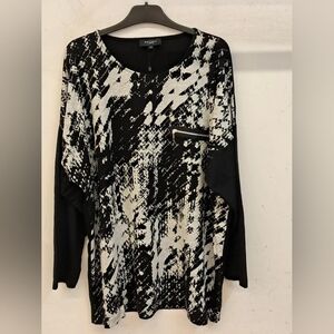 Susan Graver Black and White Abstract Long Sleeve Top